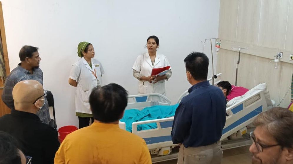 বুয়েট শিক্ষার্থী দেখতে হাসপাতালে প্রধান উপদেষ্টার প্রতিনিধি